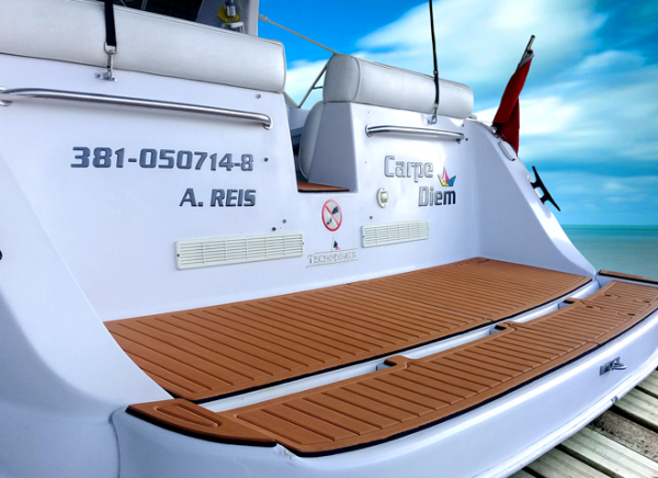 Tecnoboats Futura Express Cruiser 32 - Piso Náutico Jett Deck