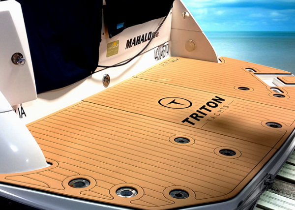 Triton 330 - Piso Náutico Jett Deck